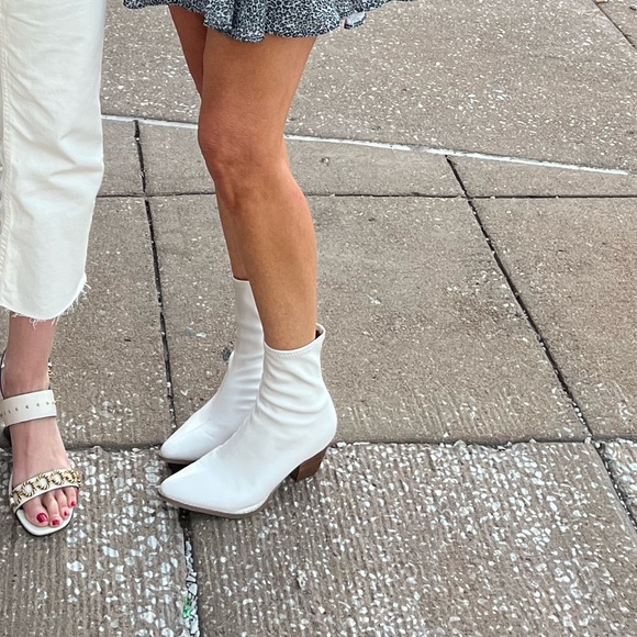 White boots - Picture 3 of 3